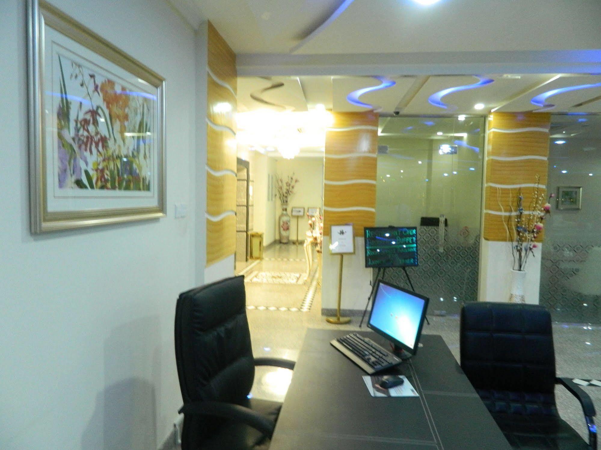 Wanasa Hotel Apartments Muskat Bagian luar foto